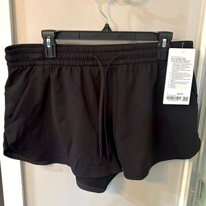 Lululemon Soft Jersey Mid-Rise Curved-Hem Short 3" Size Large NWT